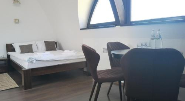 Hunnia - Huntanya, Book Hotel  