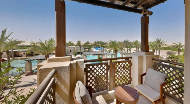 Двухместный номер Deluxe с балконом и с видом на бассейн Al Wathba, a Luxury Collection Desert Resort & Spa, Abu Dhabi