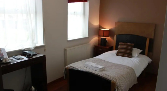 Одноместный номер Standard Leaside Hotel