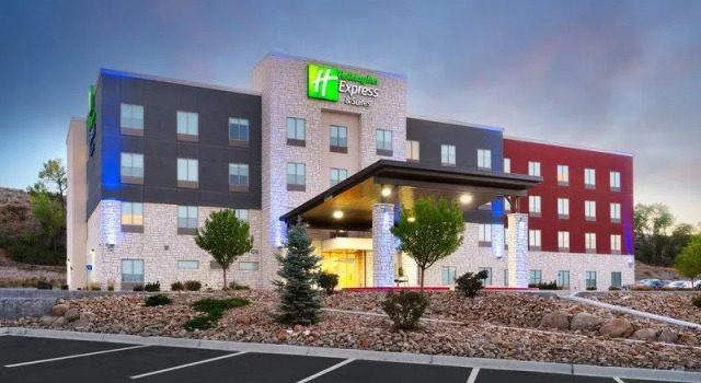 Кровать в общем номере Holiday Inn Express & Suites Price by IHG