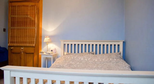 1 Bedroom Flat Off Leith Walk, Забронировать Отель Отели Эдинбурга с парковкой, рядом с City Observatory, Парковка