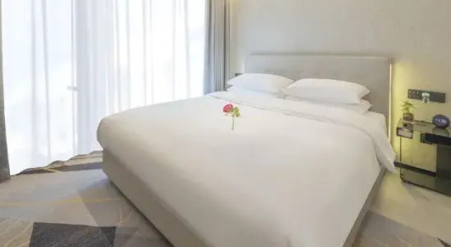 Люкс Business Romantic Season Yunfan Hotel (Tiexi Square 9th Road Furniture City)