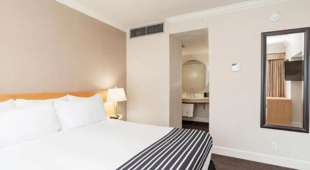Люкс Sandman Signature Vancouver Airport Hotel & Resort