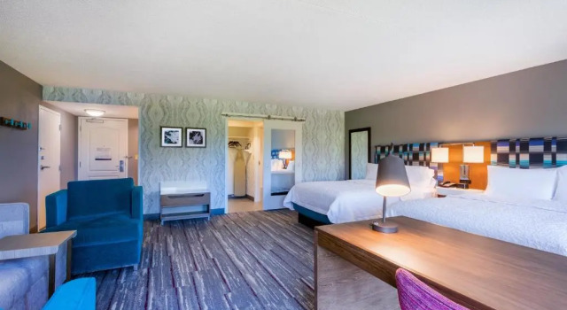 Четырёхместная студия Hampton Inn & Suites Herndon-Reston