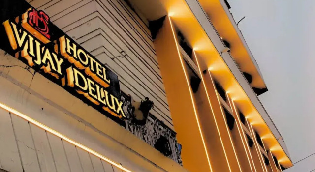 Hotel Vijay Deluxe, Забронировать Отель Султанпур штат Уттар-Прадеш, рядом с Железнодорожная станция Султанпур