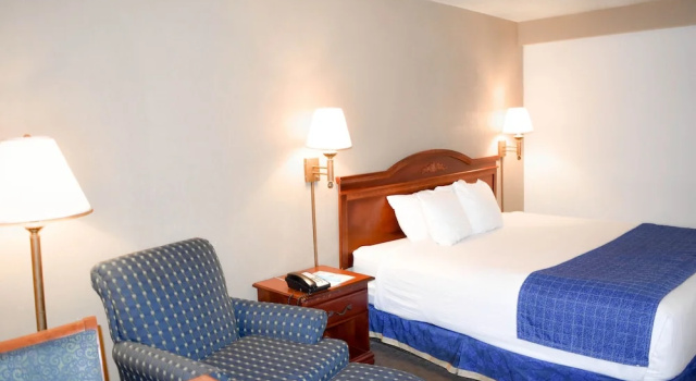 Номер Premium Attleboro Motor Inn