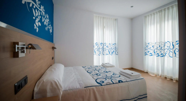 Кровать в общем номере Hostal Carracedo