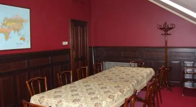 Adler Hotel, Book Hotel Hoteller i Budaors med parkering, Parkering