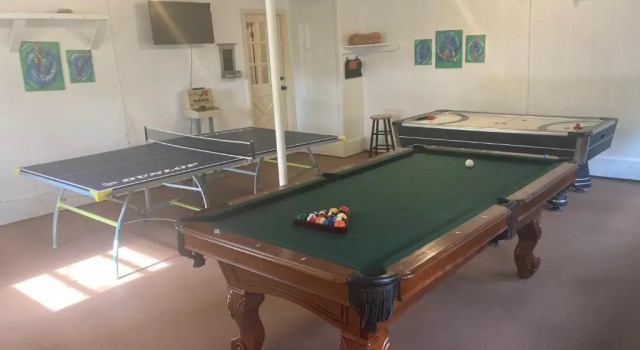 Коттедж с 5 комнатами Downtown Family Retreat - 5 Bedrooms, 3 Minutes to Dahlonega, Pool, Hot Tub, Game Rooms
