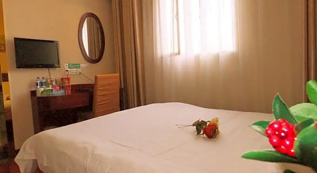 Двухместный номер Standard GreenTree Inn Nantong Haimen Bus Statian Shell  Hotel