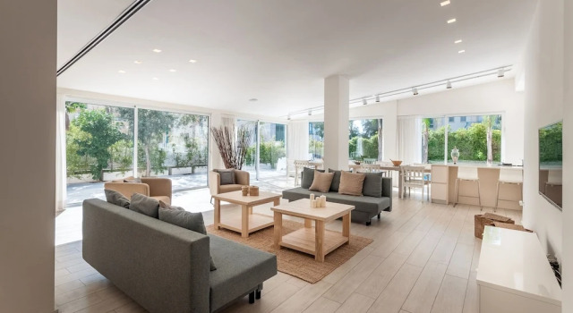 Вилла с балконом Magical Villa in Herzliya