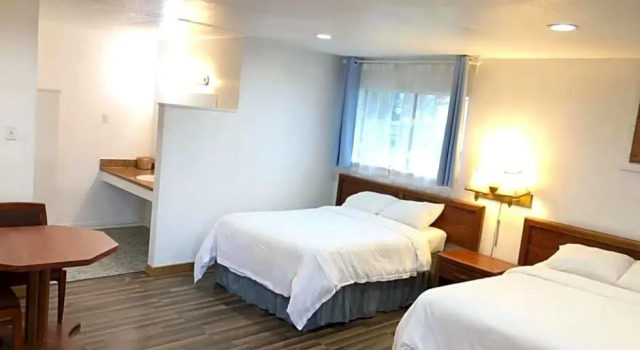Четырёхместный номер Standard Gulfway Motel and Restaurant