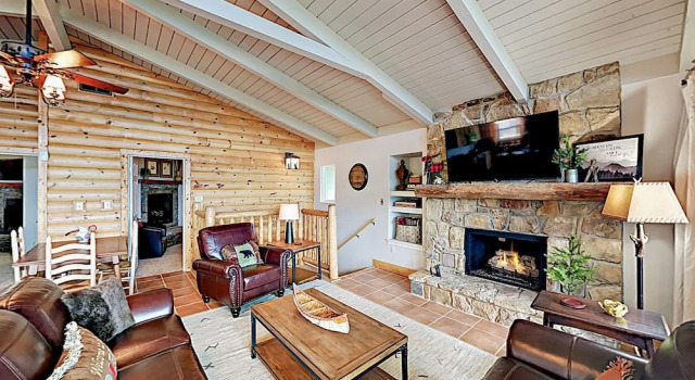 1455 Gatlinburg - 3 Br Cabin, Забронировать Дом для отпуска Отели Гатлинберг с бассейном, Бассейн