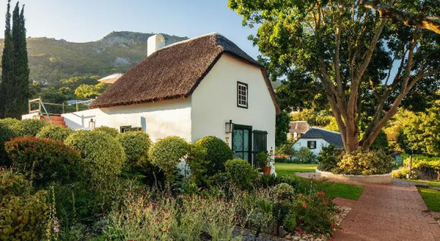 Люкс с видом на сад Grande Roche Hotel
