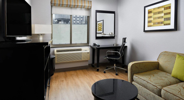 Двухместный люкс c 1 спальней (двухкомнатный) Fairfield Inn & Suites by Marriott New York Manhattan/Chelsea