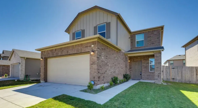 Коттедж Manor Vacation Rental w/ Yard: 17 Mi to Austin!