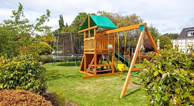 Номер Economy Cascades Lakefront Motel