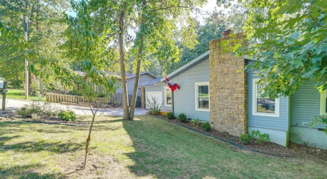 Home w/ Trail Access & Fire Pit in Bella Vista!, Забронировать Отель Отели в центре Белла-Виста, в центре