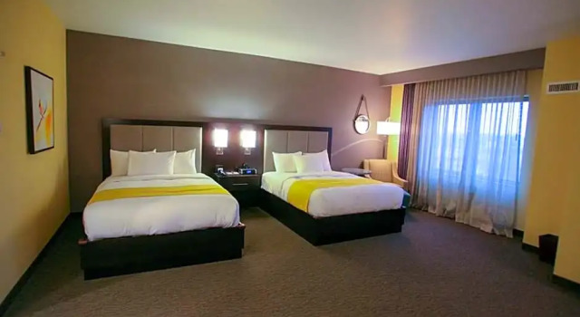 Четырёхместный люкс с видом на город DoubleTree by Hilton Bemidji