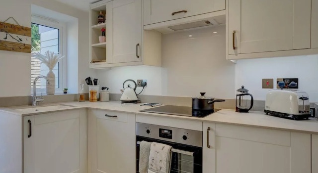 1 Bed Cottage Sleeps 2 With Hot Tub & Pets Welcome, Book Feriehus Villaer i Great Massingham, Villa