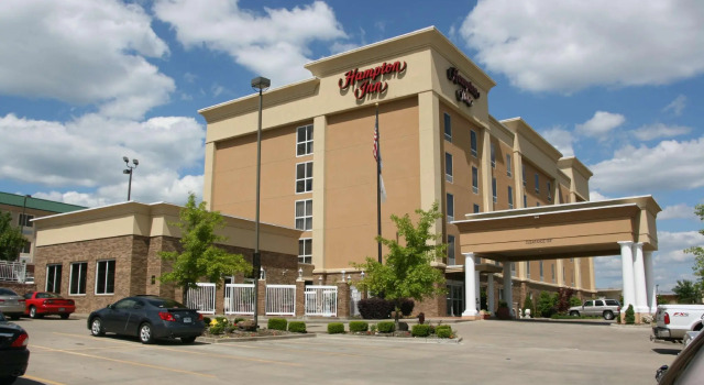 Кровать в общем номере Hampton Inn Oxford-West