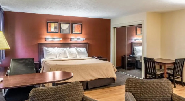Двухместный люкс Red Roof Inn Columbus - Taylorsville-Edinburgh