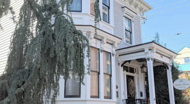 The Richard Johnston Inn & 1890 Caroline House, Забронировать Отель «постель и завтрак» Отели в центре Фредериксберг, в центре