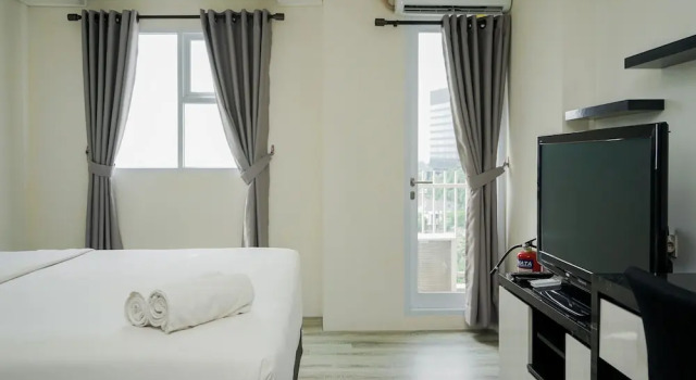 Elegant Studio At Bintaro Icon Apartment Near Bintaro Xchange Mall, Book Apartment Hotels in South Tangerang with a Pool, Swimming Pool