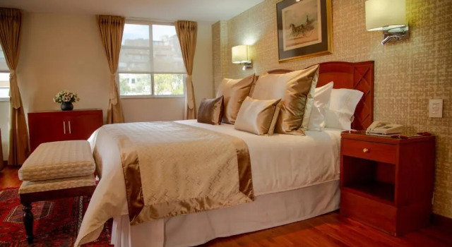 Полулюкс Hotel Portón de la Cabrera