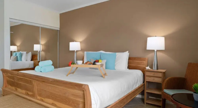 Upscale Gated Community Oasis Close to the Beach, Varaa Lomakoti Noord Aruba