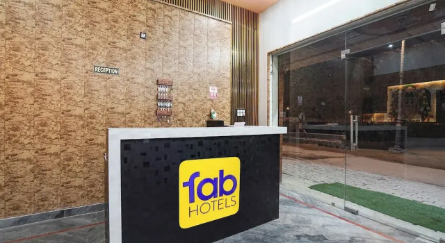 Fabhotel Radhika Palace