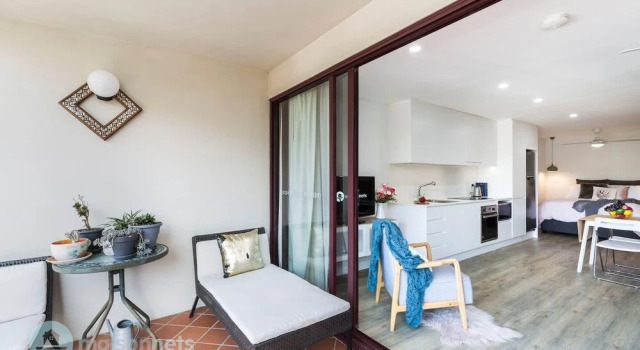 Studio Apt With Balcony & Parking in Surry Hills