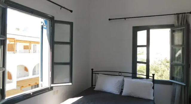 Perissa Art Villa - Kitchen & Washing Machine