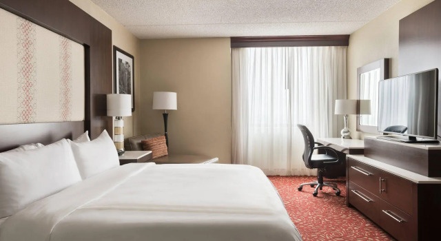 Люкс с 2 комнатами Chicago Marriott Northwest
