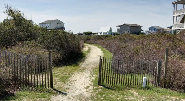 Dune Escape 5 Bedroom Home by RedAwning