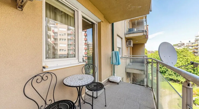 La Dolce Vita –Massage Shower Stay W/ Ac + Balcony, Varaa Hotelli Budapest Budapest
