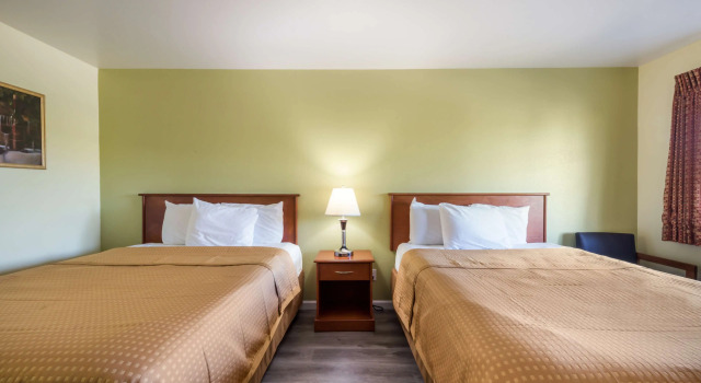 Четырёхместный номер Standard Americas Best Value Inn Santa Rosa