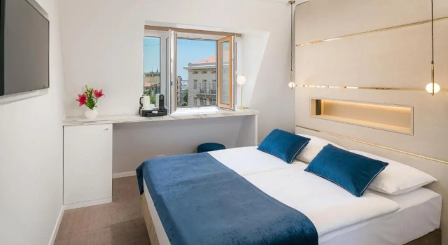 Flos Luxury Rooms