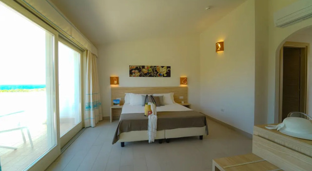 Трёхместный номер Comfort с видом на море GH Santina Resort & SPA