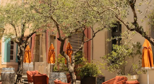 Le Victoria Boutique Hôtel - Charme au coeur du village historique - Accueil Vélo - Séminaire - Bar Lounge - Piscine, Забронировать Бутик-отель Сен-Поль-Труа-Шато Drôme Provençale, рядом с Museum of Tricastine Archeology