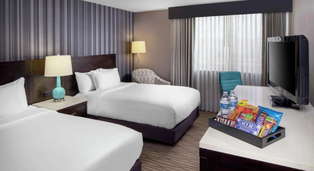 Четырёхместный номер Standard Отель Wyndham Garden Westlake