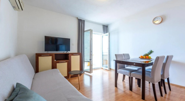 Beautiful Apartment in Pisak With Wifi and 1 Bedrooms, Rezerwuj Apartament Pisak Split Region