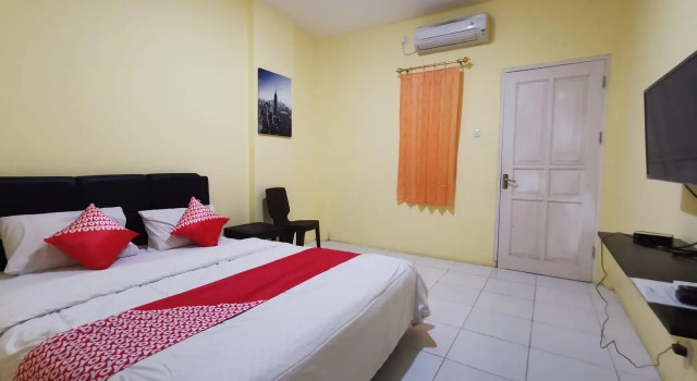 Двухместный номер Standard RedDoorz at HSP Guest House Samarinda