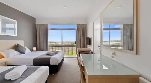 Четырёхместный номер Standard с балконом и с видом на океан Scamander Beach Resort
