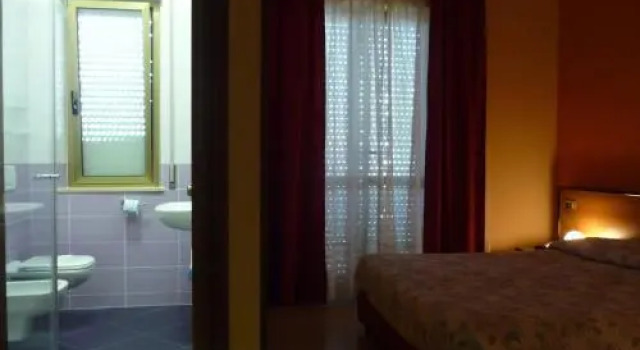 Hotel Naxos B&B, Забронировать Отель «постель и завтрак» Отели Побережья Абруццо с парковкой, Парковка