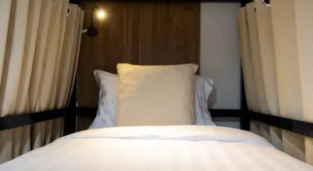 Кровать в общем номере The Grace Hotel Shanghai Yexie