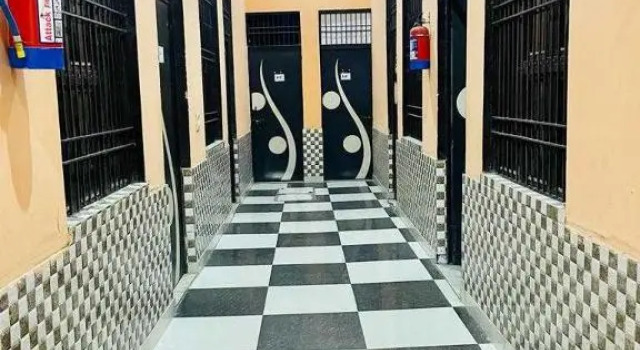 OYO Hotel Royal Apple, Забронировать Отель Газиабад штат Уттар-Прадеш