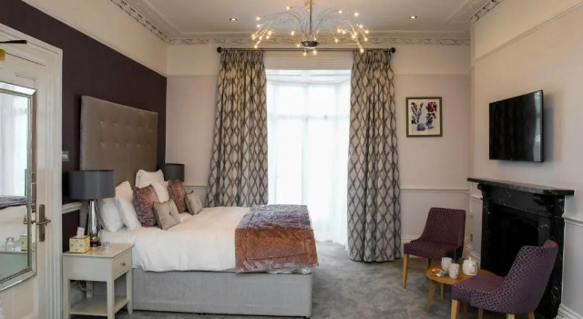 Suite The Queens Court Hotel