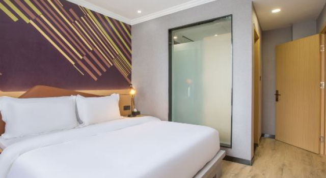 Люкс Business iu Hotel (Duyun Grand Cross Shiban Street)