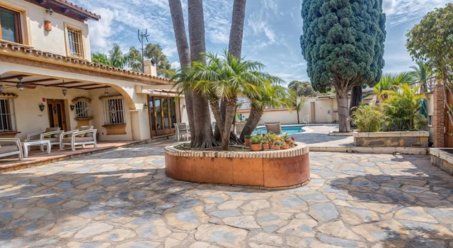 Коттедж Villa Luna in Estepona